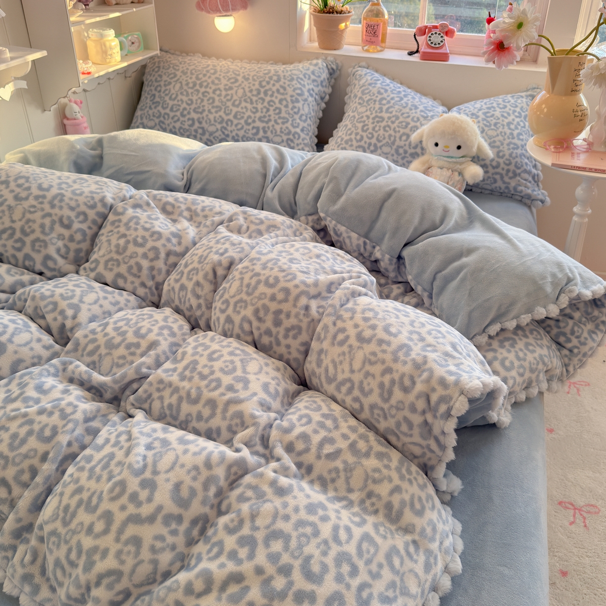 91家纺网 家纺一手货源 找家纺 初念 2025新款牛奶绒印花四件套-豹纹 牛奶绒-蓝豹纹