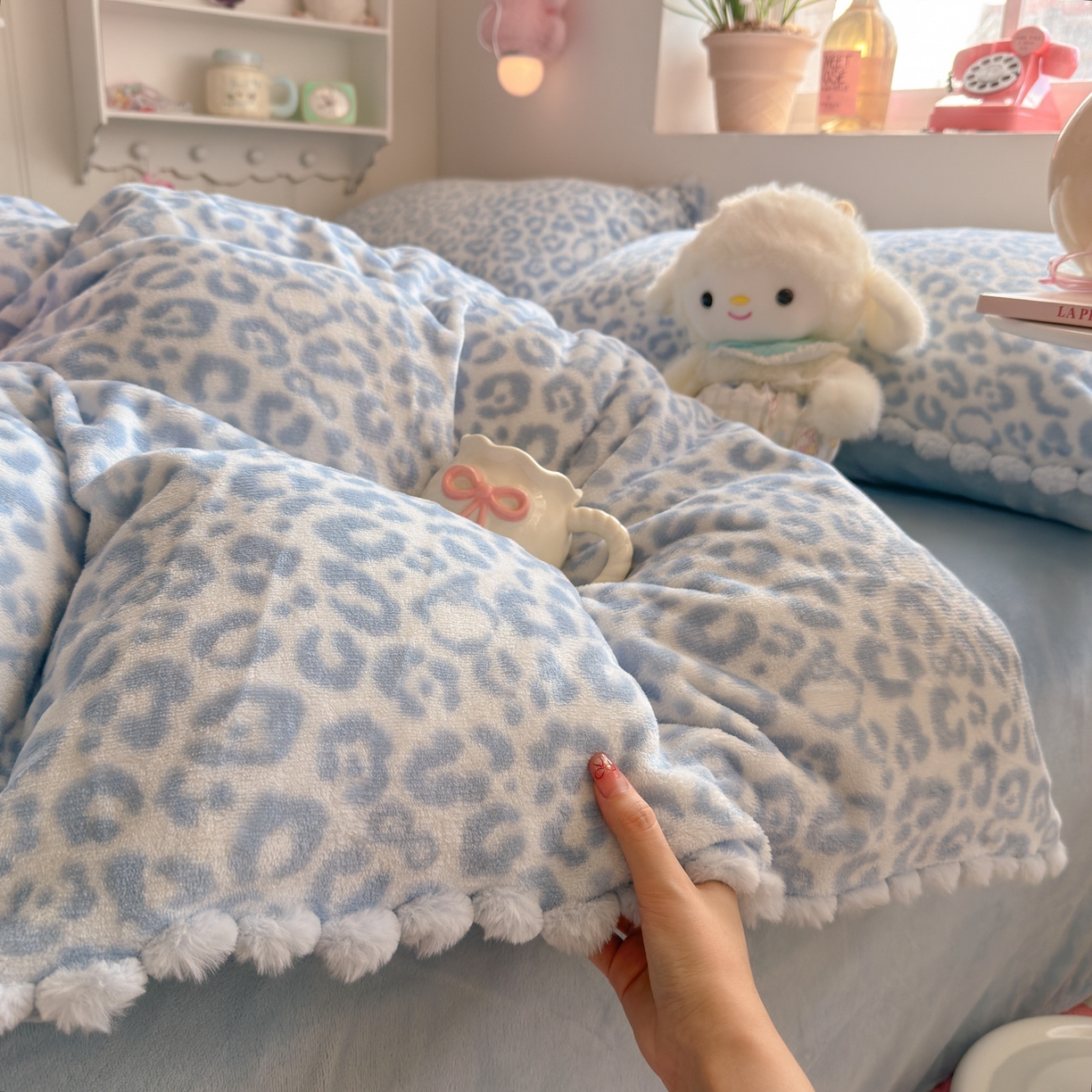 91家纺网 家纺一手货源 找家纺 初念 2025新款牛奶绒印花四件套-豹纹 牛奶绒-蓝豹纹