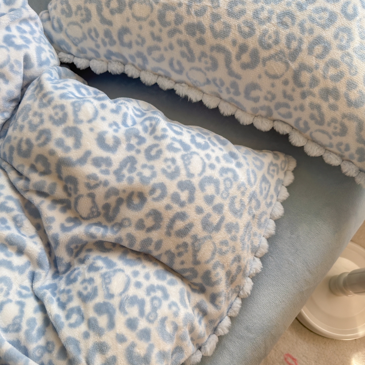 91家纺网 家纺一手货源 找家纺 初念 2025新款牛奶绒印花四件套-豹纹 牛奶绒-蓝豹纹