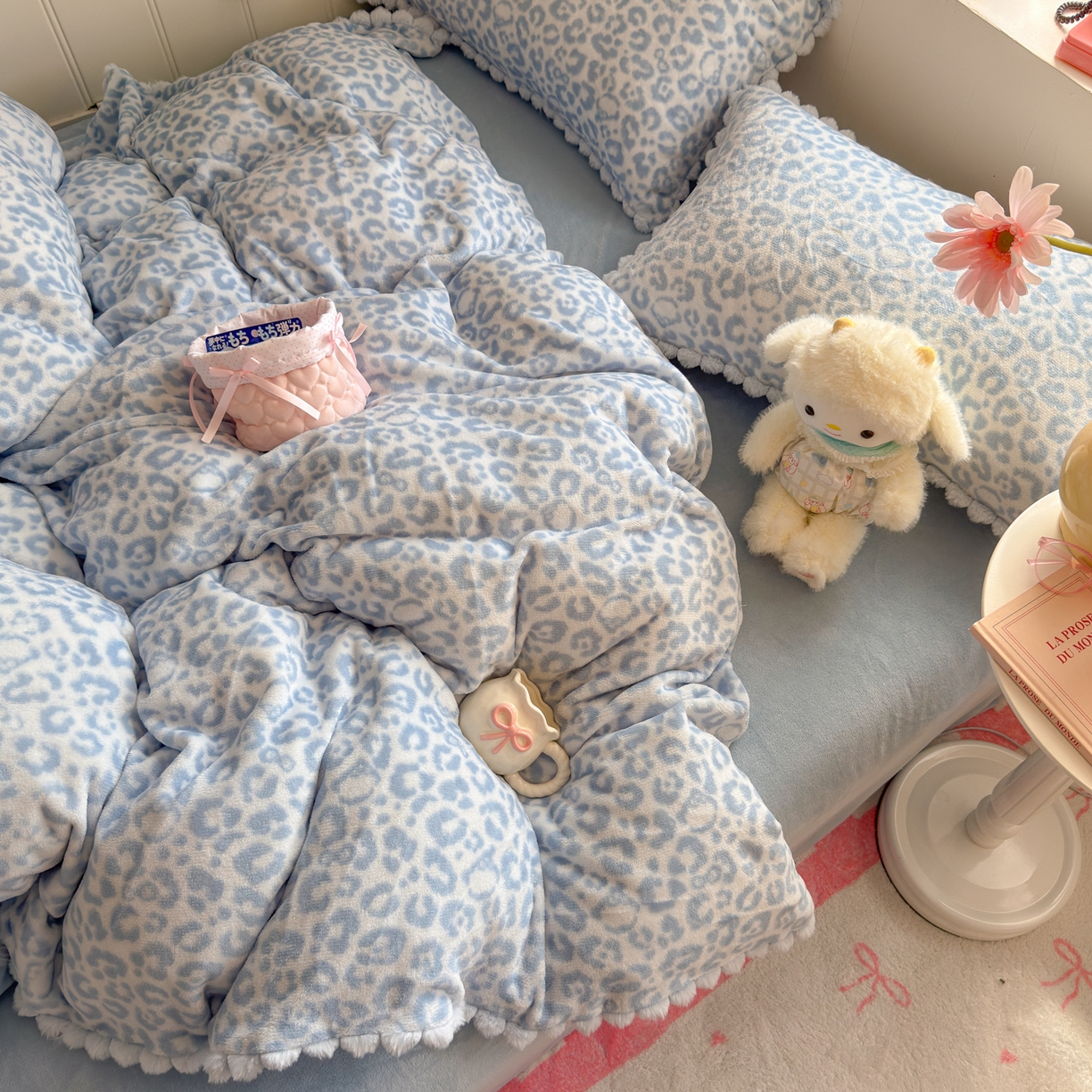 91家纺网 家纺一手货源 找家纺 初念 2025新款牛奶绒印花四件套-豹纹 牛奶绒-蓝豹纹