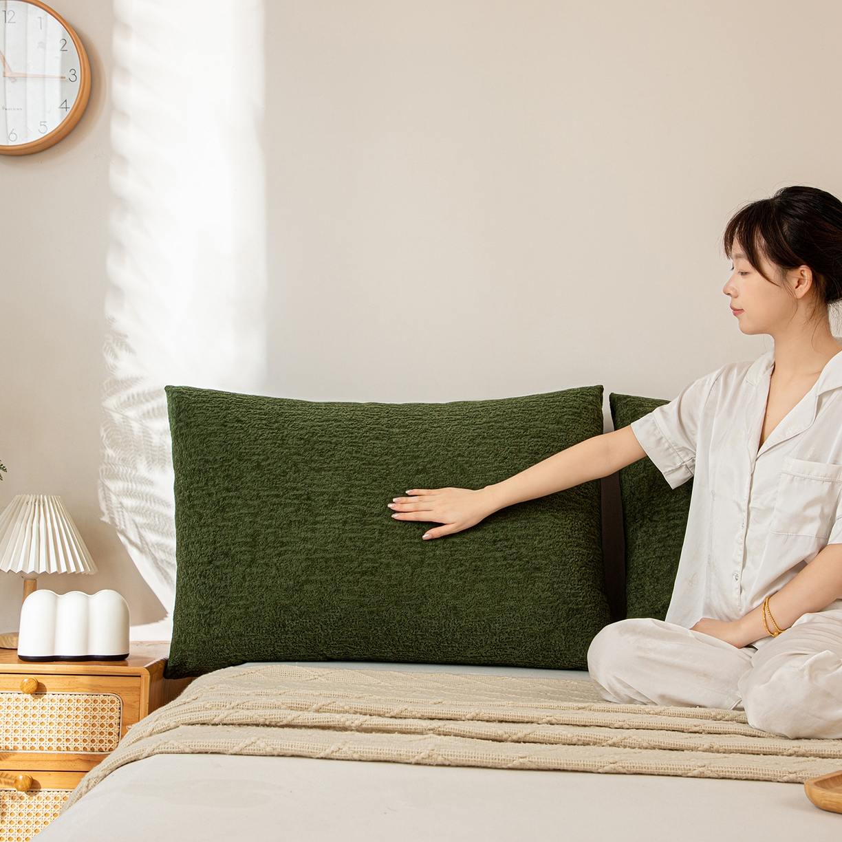 91家纺网 家纺一手货源 找家纺 沐沐家纺 2026新款可可西里面包枕 墨绿