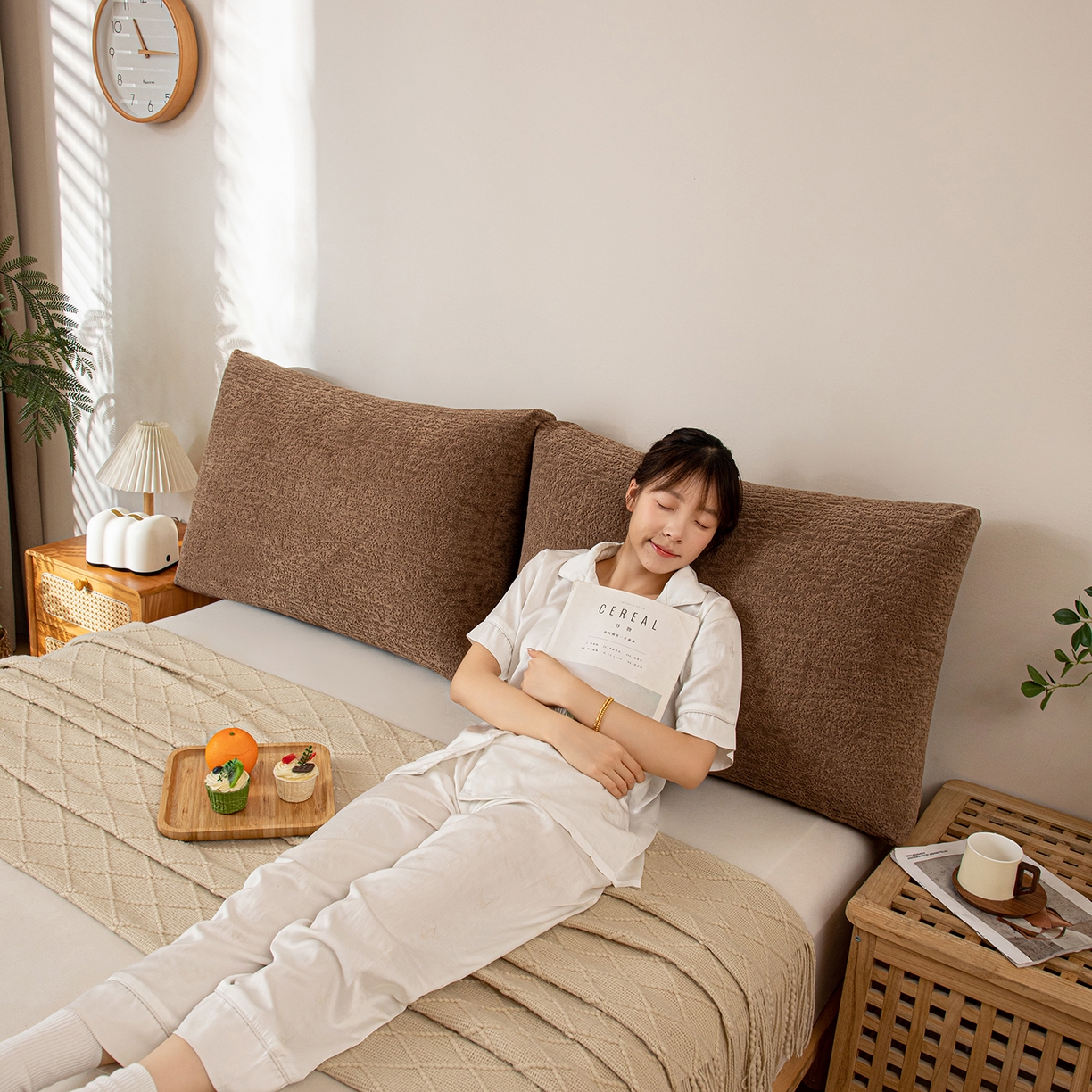 91家纺网 家纺一手货源 找家纺 沐沐家纺 2026新款可可西里面包枕 咖色