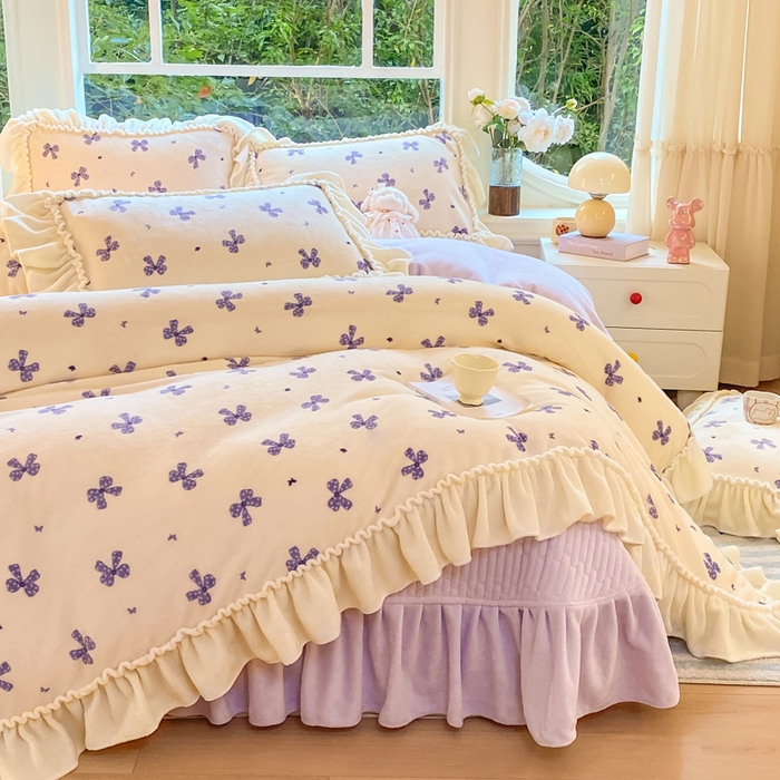 91家纺网 家纺一手货源 找家纺 （总）大麦家纺 2025新款牛奶绒印花夹棉花边床盖四件套