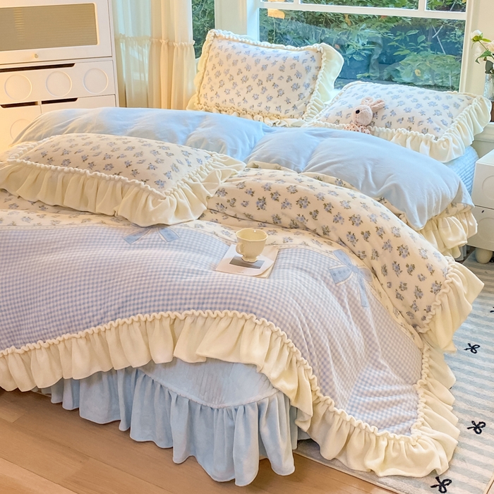 91家纺网 家纺一手货源 找家纺 大麦家纺 2025新款牛奶绒印花夹棉花边床盖四件套 云锦茵梦