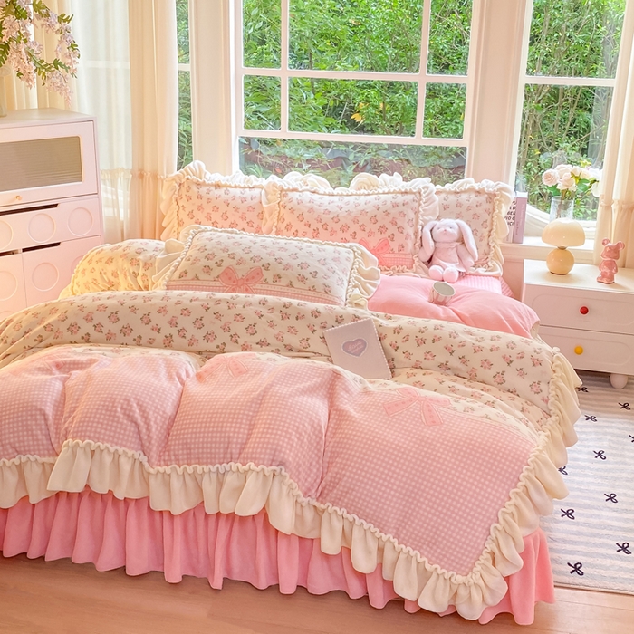 91家纺网 家纺一手货源 找家纺 大麦家纺 2025新款牛奶绒印花夹棉花边床盖四件套 花语弥香