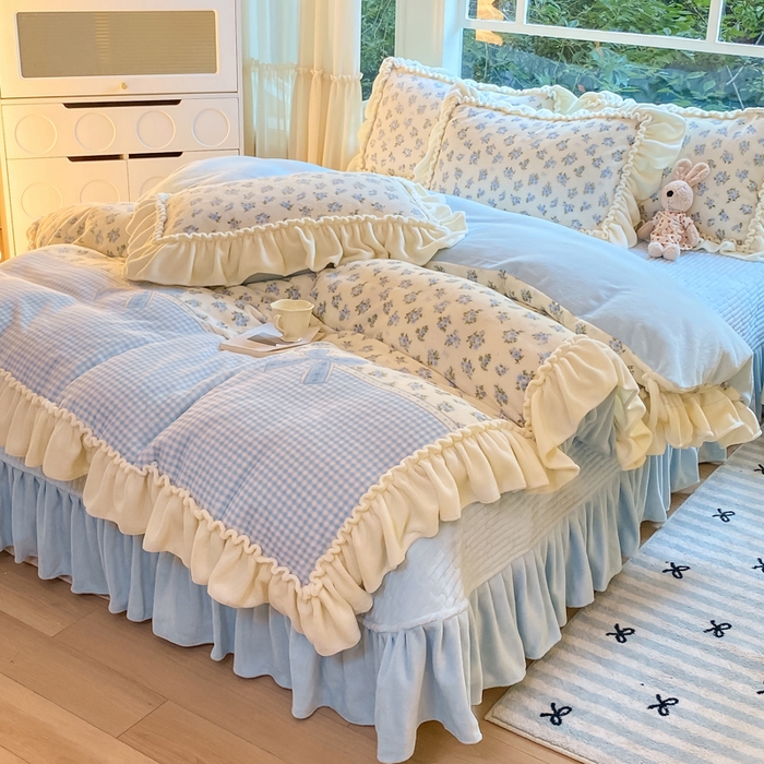 91家纺网 家纺一手货源 找家纺 大麦家纺 2025新款牛奶绒印花夹棉花边床盖四件套 云锦茵梦