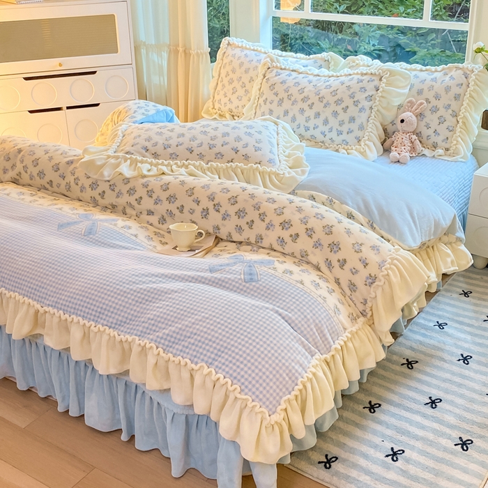 91家纺网 家纺一手货源 找家纺 大麦家纺 2025新款牛奶绒印花夹棉花边床盖四件套 云锦茵梦