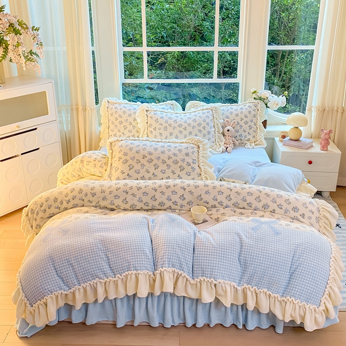 91家纺网 家纺一手货源 找家纺 大麦家纺 2025新款牛奶绒印花夹棉花边床盖四件套 云锦茵梦