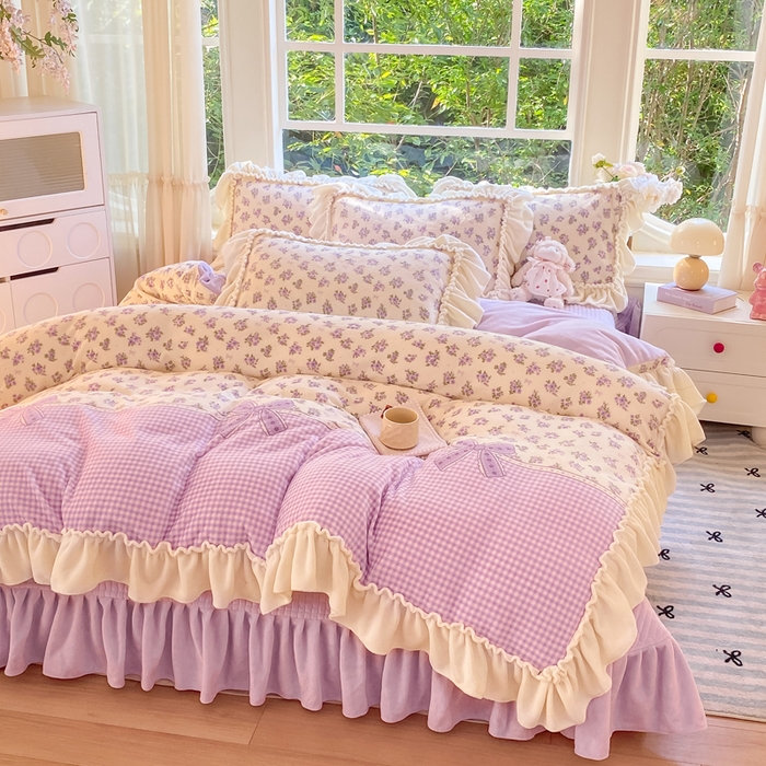 91家纺网 家纺一手货源 找家纺 大麦家纺 2025新款牛奶绒印花夹棉花边床盖四件套 紫鸢繁花