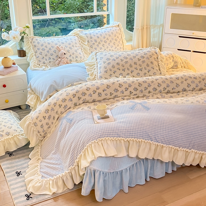 91家纺网 家纺一手货源 找家纺 大麦家纺 2025新款牛奶绒印花夹棉花边床盖四件套 云锦茵梦