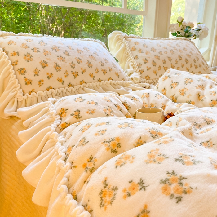 91家纺网 家纺一手货源 找家纺 大麦家纺 2025新款牛奶绒印花夹棉花边床盖四件套 花漾茶町