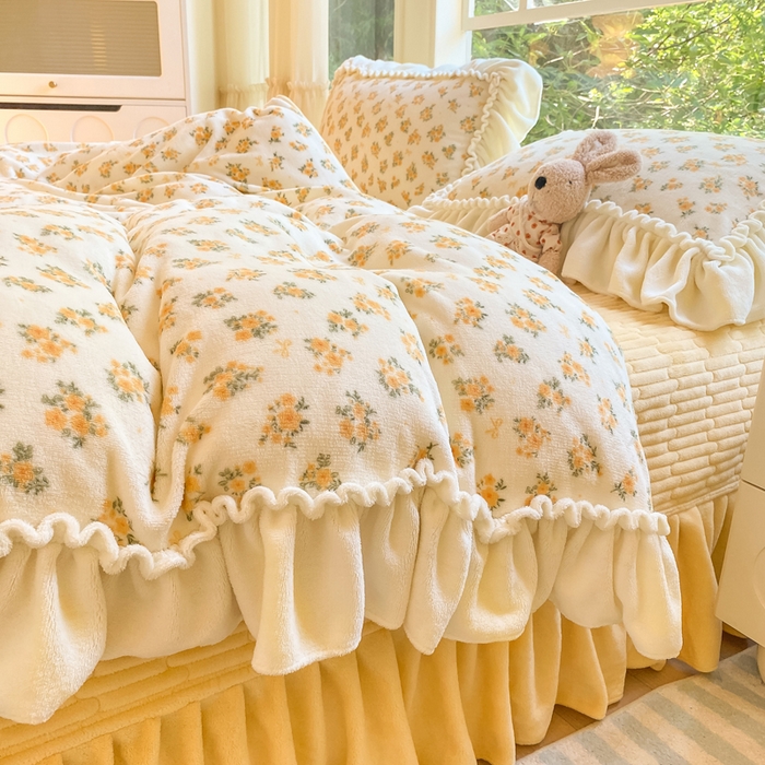 91家纺网 家纺一手货源 找家纺 大麦家纺 2025新款牛奶绒印花夹棉花边床盖四件套 花漾茶町