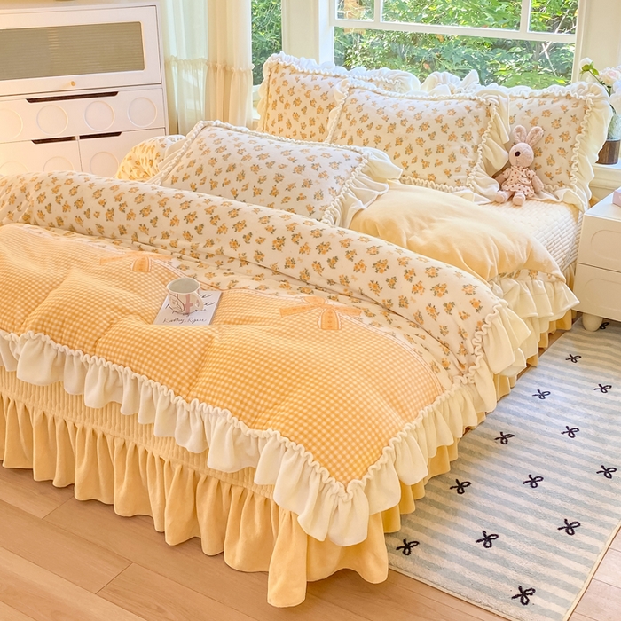 91家纺网 家纺一手货源 找家纺 大麦家纺 2025新款牛奶绒印花夹棉花边床盖四件套 花漾茶町