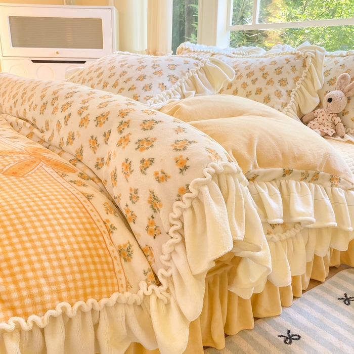 91家纺网 家纺一手货源 找家纺 大麦家纺 2025新款牛奶绒印花夹棉花边床盖四件套 花漾茶町