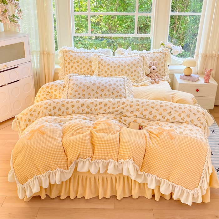 91家纺网 家纺一手货源 找家纺 大麦家纺 2025新款牛奶绒印花夹棉花边床盖四件套 花漾茶町