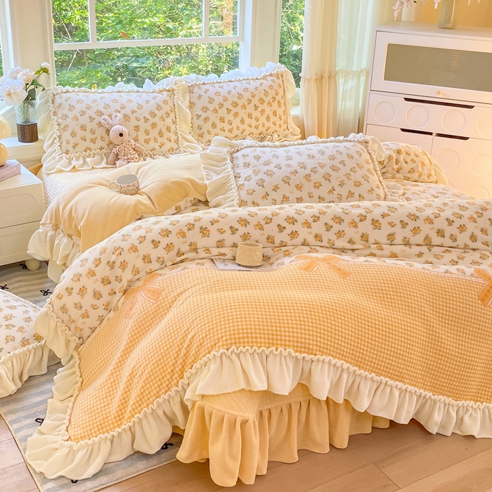 91家纺网 家纺一手货源 找家纺 大麦家纺 2025新款牛奶绒印花夹棉花边床盖四件套 花漾茶町