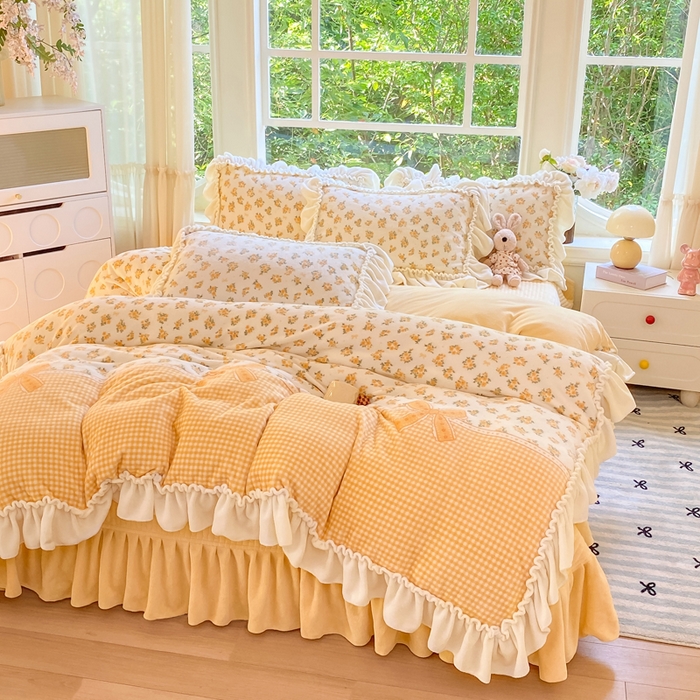 91家纺网 家纺一手货源 找家纺 大麦家纺 2025新款牛奶绒印花夹棉花边床盖四件套 花漾茶町