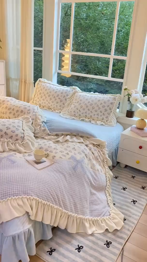 91家纺网 家纺一手货源 找家纺 大麦家纺 2025新款牛奶绒印花夹棉花边床盖四件套 云锦茵梦