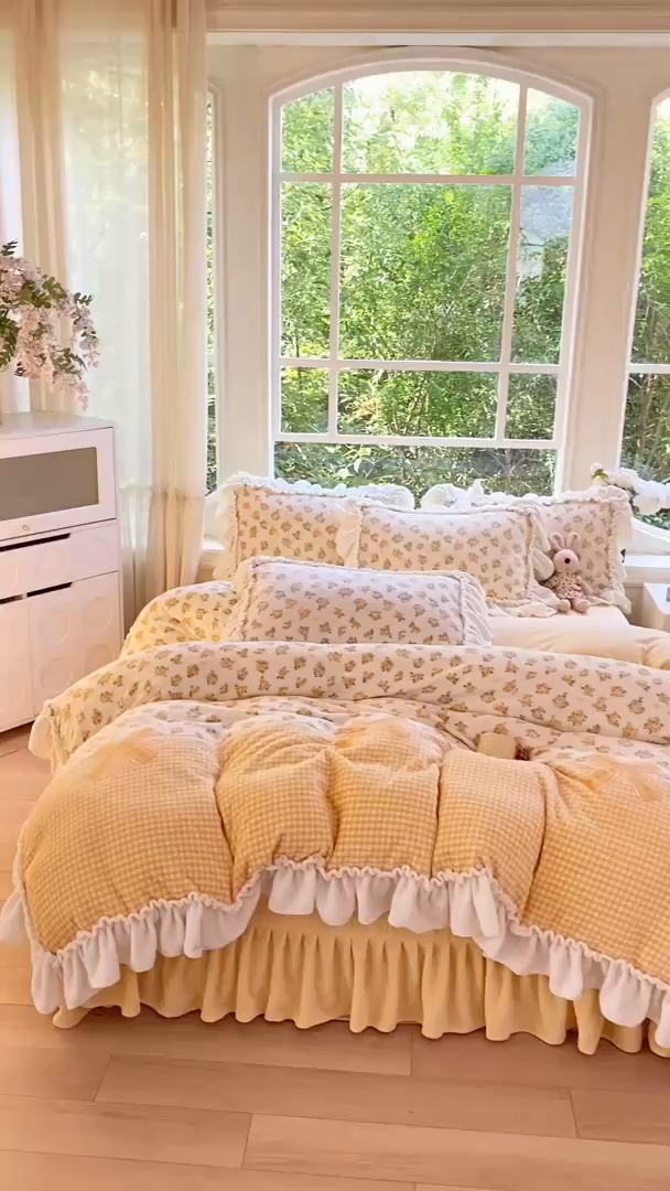 91家纺网 家纺一手货源 找家纺 大麦家纺 2025新款牛奶绒印花夹棉花边床盖四件套 花漾茶町