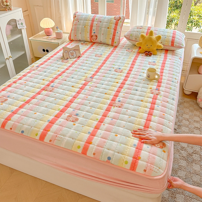 91家纺网 家纺一手货源 找家纺 澜妃 2025新款加厚牛奶绒卡通夹棉单床笠床笠单件单品床笠-亦甜系列 亦甜-彩虹熊