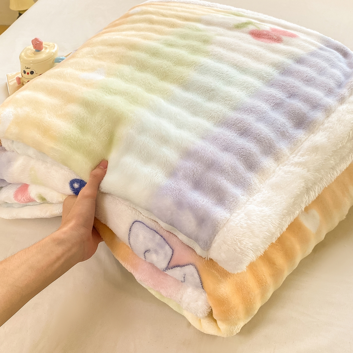 91家纺网 家纺一手货源 找家纺 眠势力 2025新款暖绒泡泡床单冬季保暖被单牛奶绒床单罩 樱桃彩虹【暖绒泡泡床单】