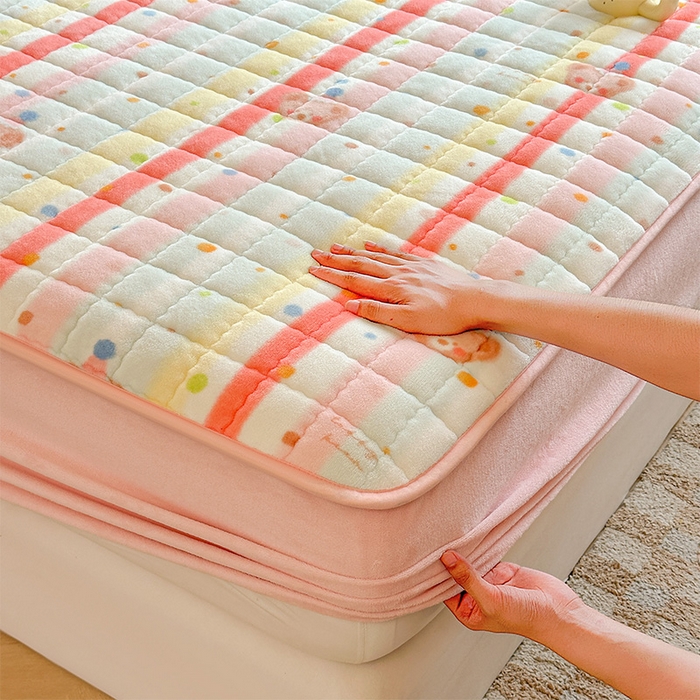 91家纺网 家纺一手货源 找家纺 澜妃 2025新款加厚牛奶绒卡通夹棉单床笠床笠单件单品床笠-亦甜系列 亦甜-彩虹熊