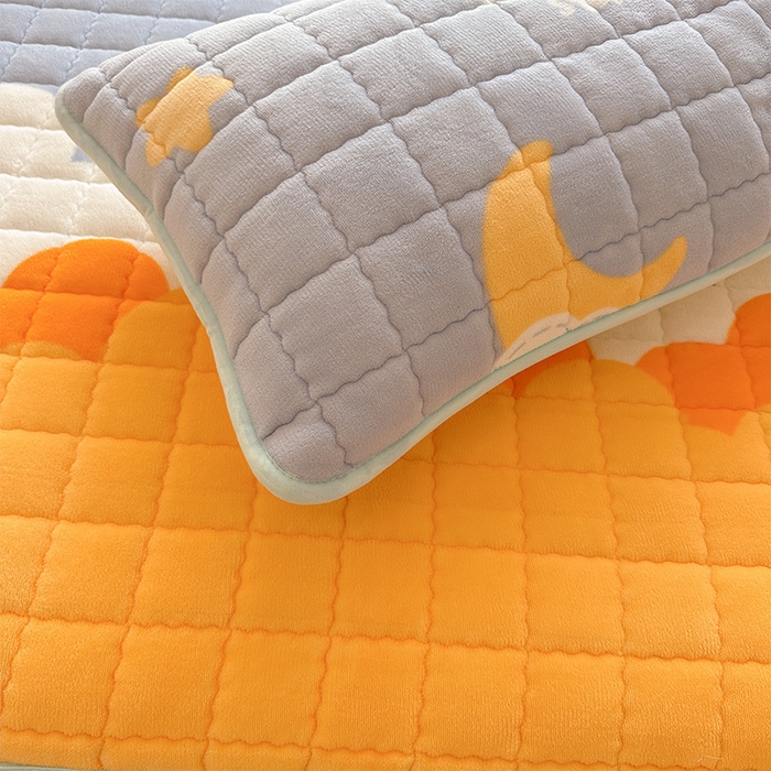 91家纺网 家纺一手货源 找家纺 澜妃 2025新款加厚牛奶绒卡通夹棉单床笠床笠单件单品床笠-亦甜系列 亦甜-黄色月亮