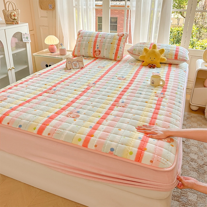 91家纺网 家纺一手货源 找家纺 澜妃 2025新款加厚牛奶绒卡通夹棉单床笠床笠单件单品床笠-亦甜系列 亦甜-彩虹熊