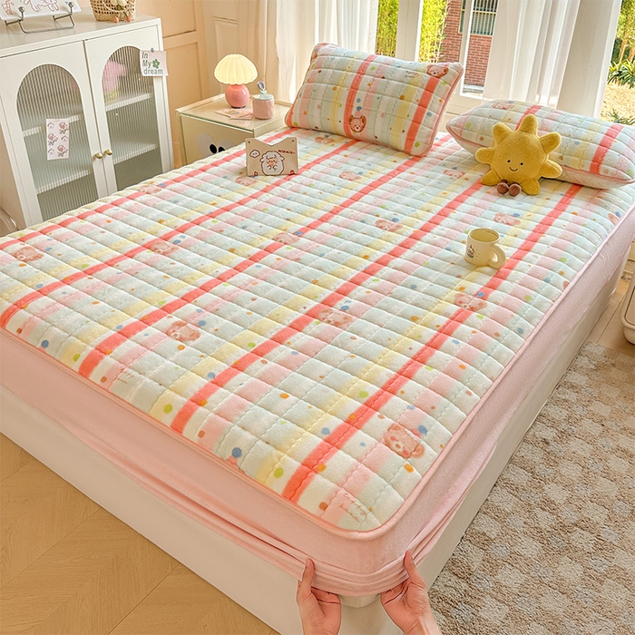 91家纺网 家纺一手货源 找家纺 澜妃 2025新款加厚牛奶绒卡通夹棉单床笠床笠单件单品床笠-亦甜系列 亦甜-彩虹熊