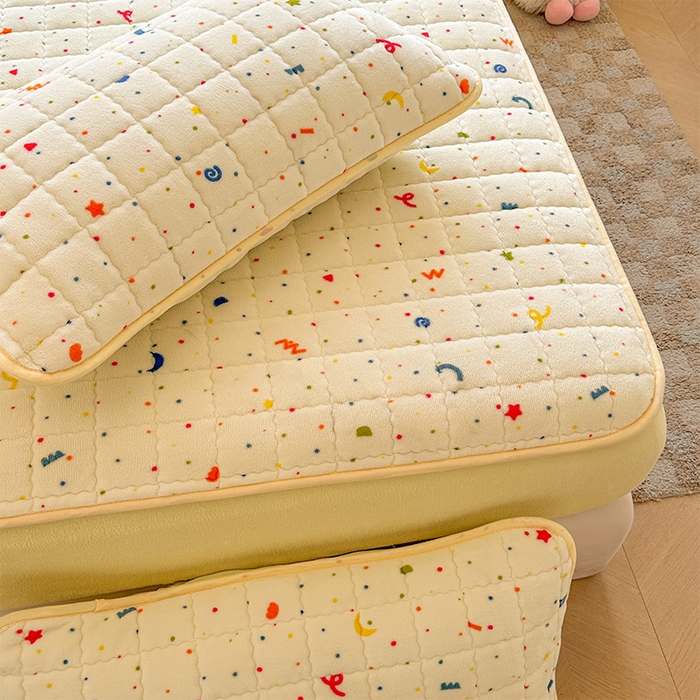 91家纺网 家纺一手货源 找家纺 澜妃 2025新款加厚牛奶绒卡通夹棉单床笠床笠单件单品床笠-亦甜系列 亦甜-芝士酪