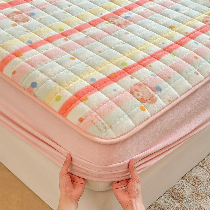 91家纺网 家纺一手货源 找家纺 澜妃 2025新款加厚牛奶绒卡通夹棉单床笠床笠单件单品床笠-亦甜系列 亦甜-彩虹熊