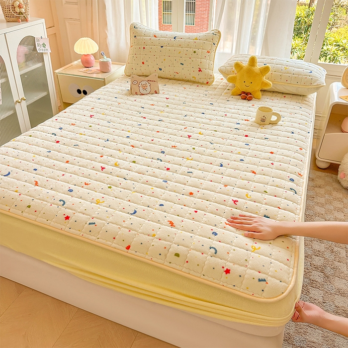 91家纺网 家纺一手货源 找家纺 澜妃 2025新款加厚牛奶绒卡通夹棉单床笠床笠单件单品床笠-亦甜系列 亦甜-芝士酪