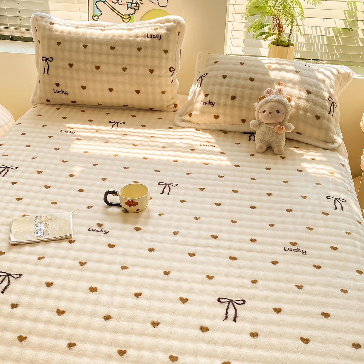 91家纺网 家纺一手货源 找家纺 眠势力 2025新款暖绒泡泡床单冬季保暖被单牛奶绒床单罩 爱心咖【暖绒泡泡床单】