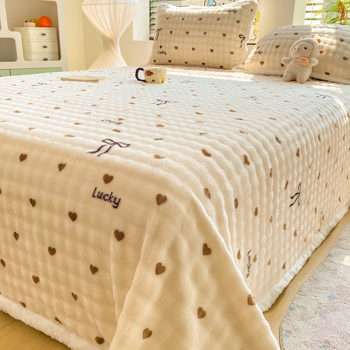 91家纺网 家纺一手货源 找家纺 眠势力 2025新款暖绒泡泡床单冬季保暖被单牛奶绒床单罩 爱心咖【暖绒泡泡床单】