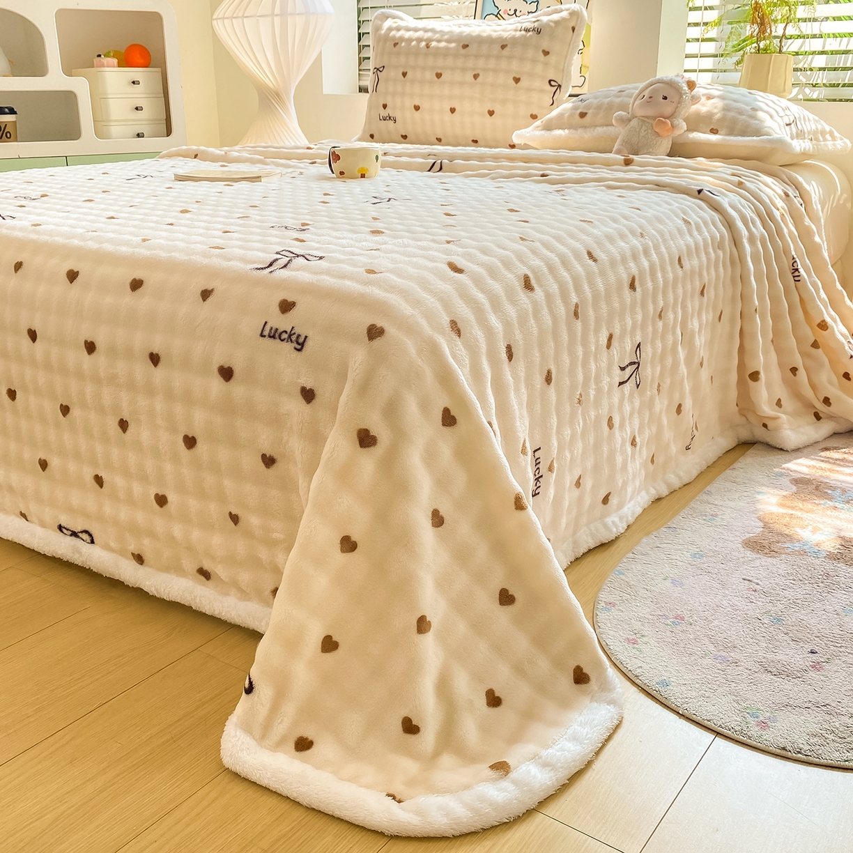 91家纺网 家纺一手货源 找家纺 眠势力 2025新款暖绒泡泡床单冬季保暖被单牛奶绒床单罩 爱心咖【暖绒泡泡床单】