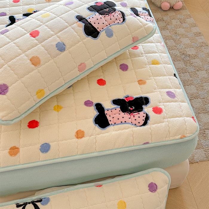 91家纺网 家纺一手货源 找家纺 澜妃 2025新款加厚牛奶绒卡通夹棉单床笠床笠单件单品床笠-亦甜系列 亦甜-旺旺仙贝