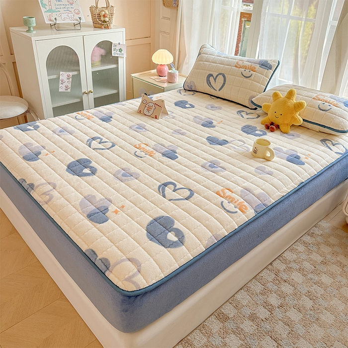 91家纺网 家纺一手货源 找家纺 澜妃 2025新款加厚牛奶绒卡通夹棉单床笠床笠单件单品床笠-亦甜系列 亦甜-蜡笔心