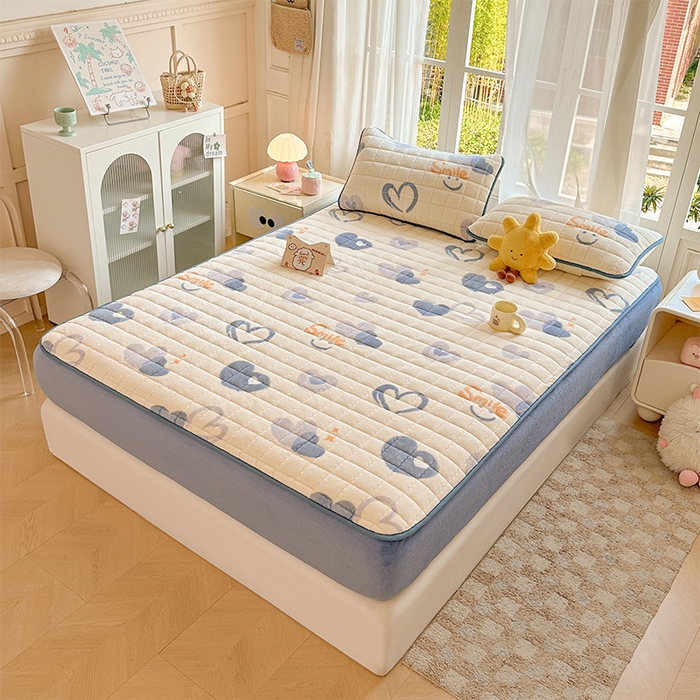 91家纺网 家纺一手货源 找家纺 澜妃 2025新款加厚牛奶绒卡通夹棉单床笠床笠单件单品床笠-亦甜系列 亦甜-蜡笔心