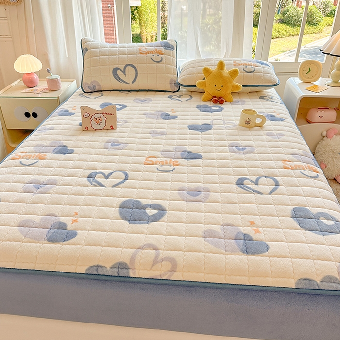 91家纺网 家纺一手货源 找家纺 澜妃 2025新款加厚牛奶绒卡通夹棉单床笠床笠单件单品床笠-亦甜系列 亦甜-蜡笔心