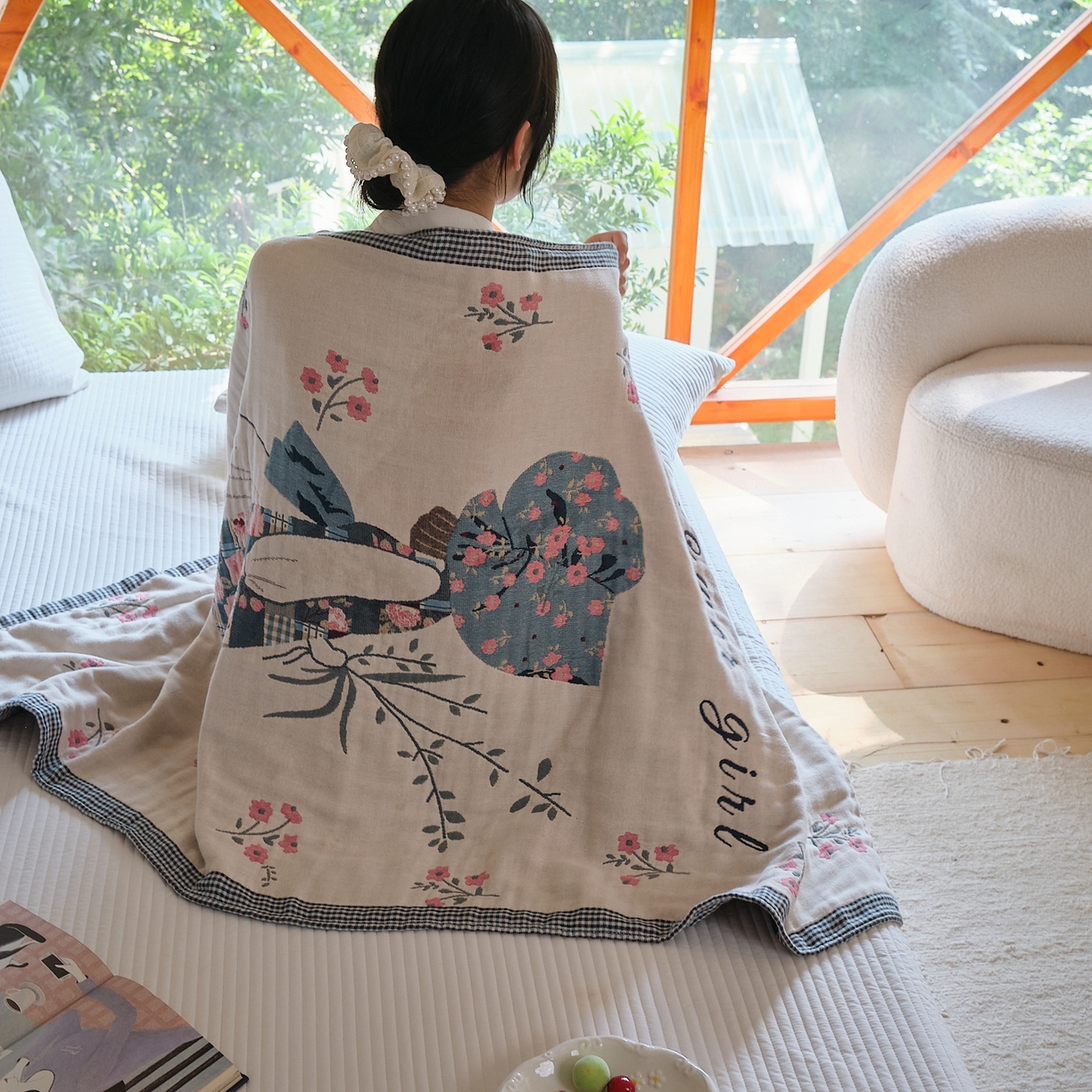 91家纺网 家纺一手货源 找家纺 沐瑟家纺 2025新款卡通A类全棉四层纱布浴巾加大毛巾-第三组 卓玛女孩 80*160cm