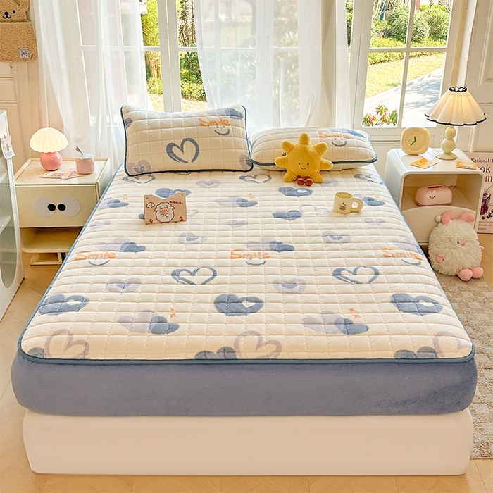 91家纺网 家纺一手货源 找家纺 澜妃 2025新款加厚牛奶绒卡通夹棉单床笠床笠单件单品床笠-亦甜系列 亦甜-蜡笔心