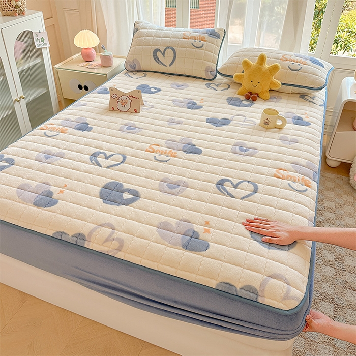 91家纺网 家纺一手货源 找家纺 澜妃 2025新款加厚牛奶绒卡通夹棉单床笠床笠单件单品床笠-亦甜系列 亦甜-蜡笔心