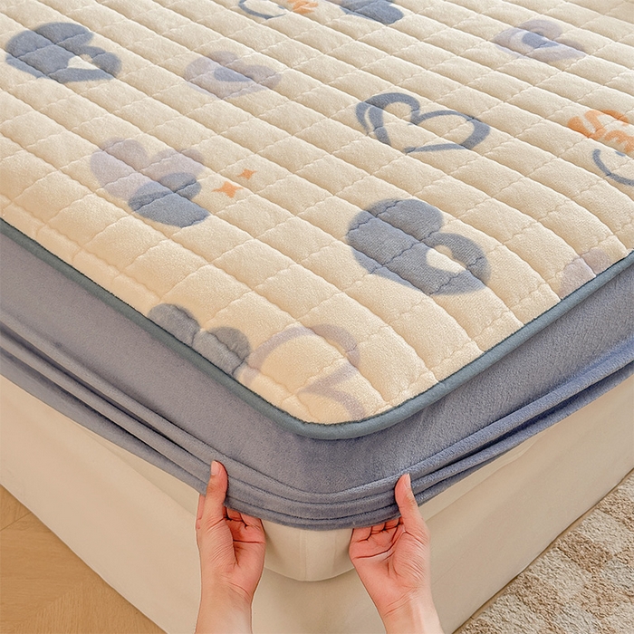 91家纺网 家纺一手货源 找家纺 澜妃 2025新款加厚牛奶绒卡通夹棉单床笠床笠单件单品床笠-亦甜系列 亦甜-蜡笔心