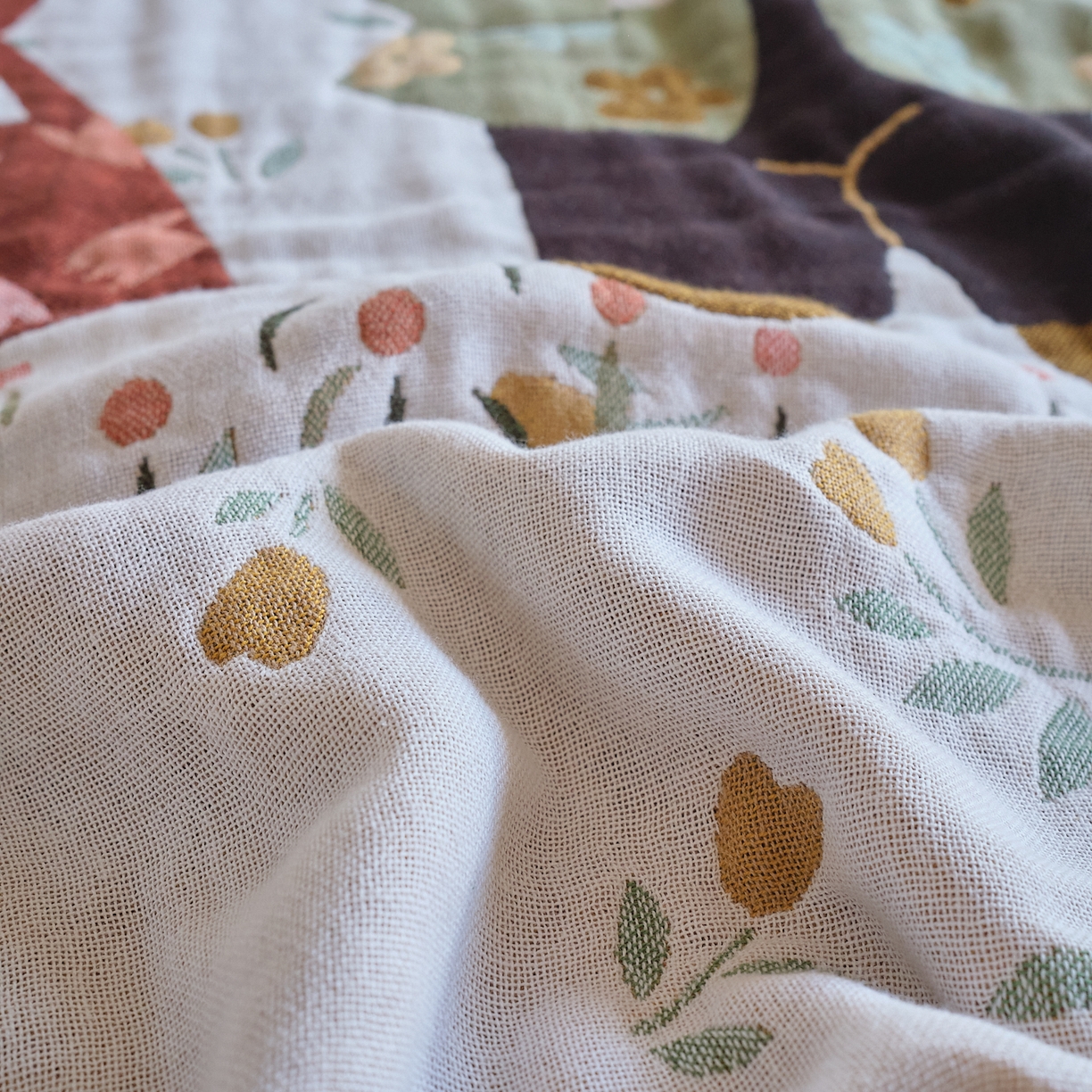 91家纺网 家纺一手货源 找家纺 沐瑟家纺 2025新款卡通A类全棉四层纱布浴巾加大毛巾-第三组 情侣小兔 80*160cm