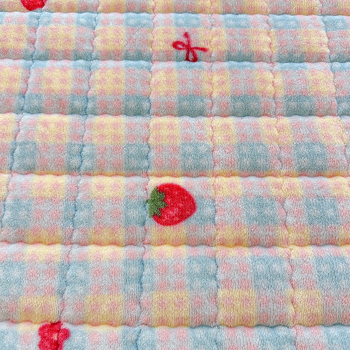 91家纺网 家纺一手货源 找家纺 澜妃 2025新款加厚牛奶绒卡通夹棉单床笠床笠单件单品床笠-亦甜系列 亦甜-草莓软心