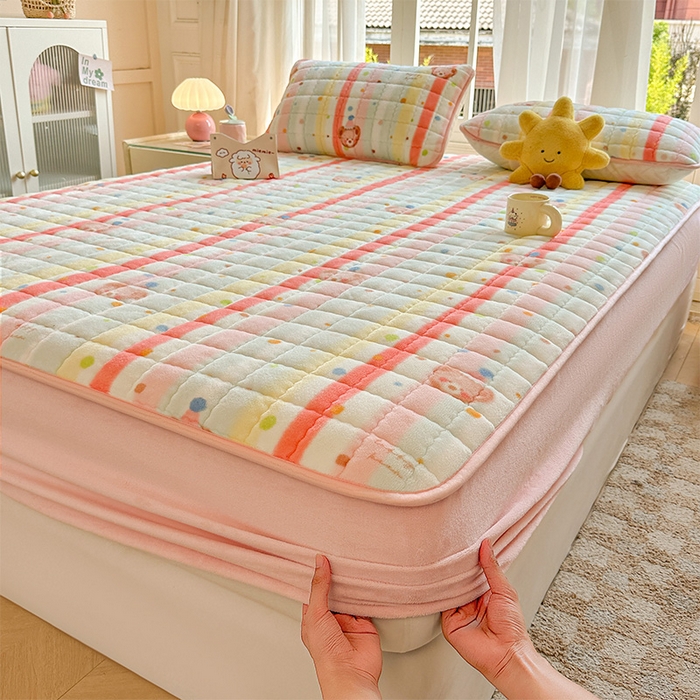 91家纺网 家纺一手货源 找家纺 澜妃 2025新款加厚牛奶绒卡通夹棉单床笠床笠单件单品床笠-亦甜系列 亦甜-彩虹熊