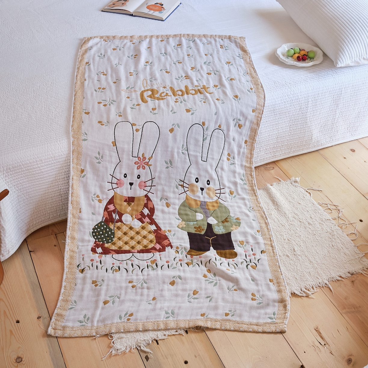 91家纺网 家纺一手货源 找家纺 沐瑟家纺 2025新款卡通A类全棉四层纱布浴巾加大毛巾-第三组 情侣小兔 80*160cm