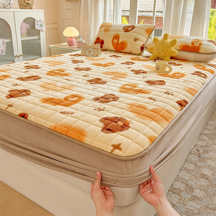 91家纺网 家纺一手货源 找家纺 澜妃 2025新款加厚牛奶绒卡通夹棉单床笠床笠单件单品床笠-亦甜系列 亦甜-巧克力熊