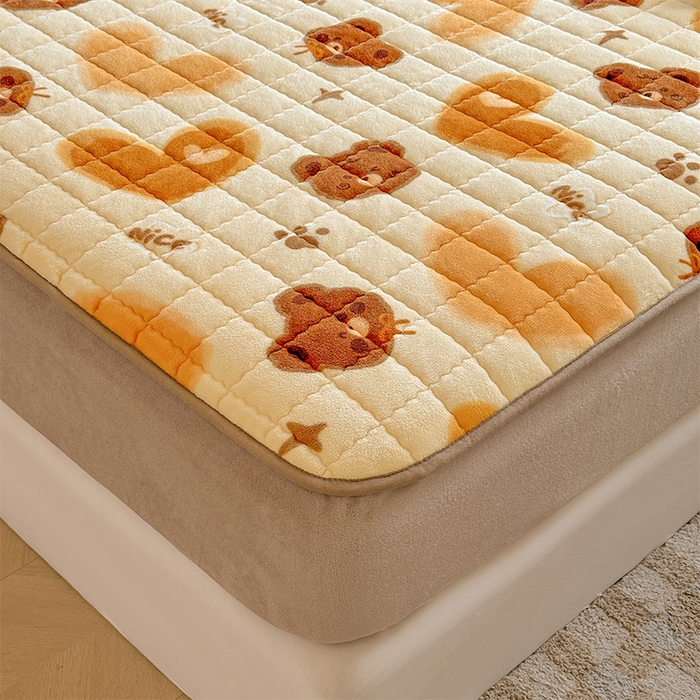 91家纺网 家纺一手货源 找家纺 澜妃 2025新款加厚牛奶绒卡通夹棉单床笠床笠单件单品床笠-亦甜系列 亦甜-巧克力熊