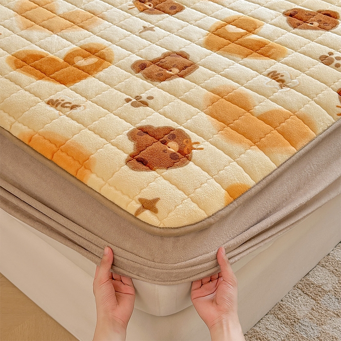 91家纺网 家纺一手货源 找家纺 澜妃 2025新款加厚牛奶绒卡通夹棉单床笠床笠单件单品床笠-亦甜系列 亦甜-巧克力熊